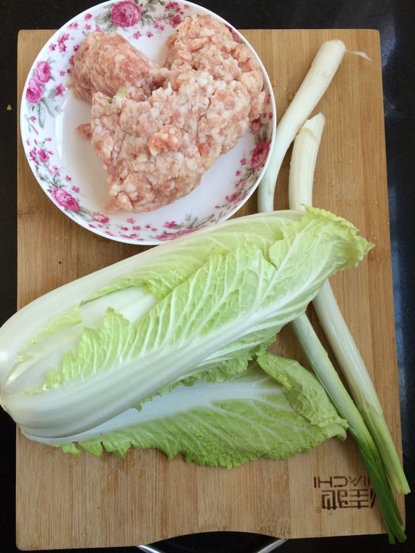 冬至猪肉白菜水饺的做法步骤：1