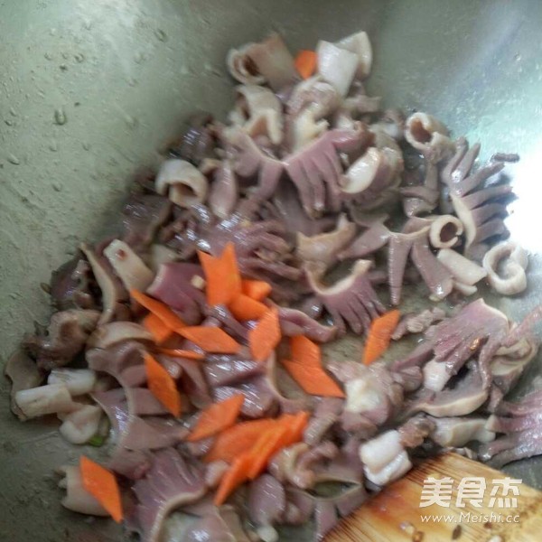 芹菜炒胗菇的做法步骤:5