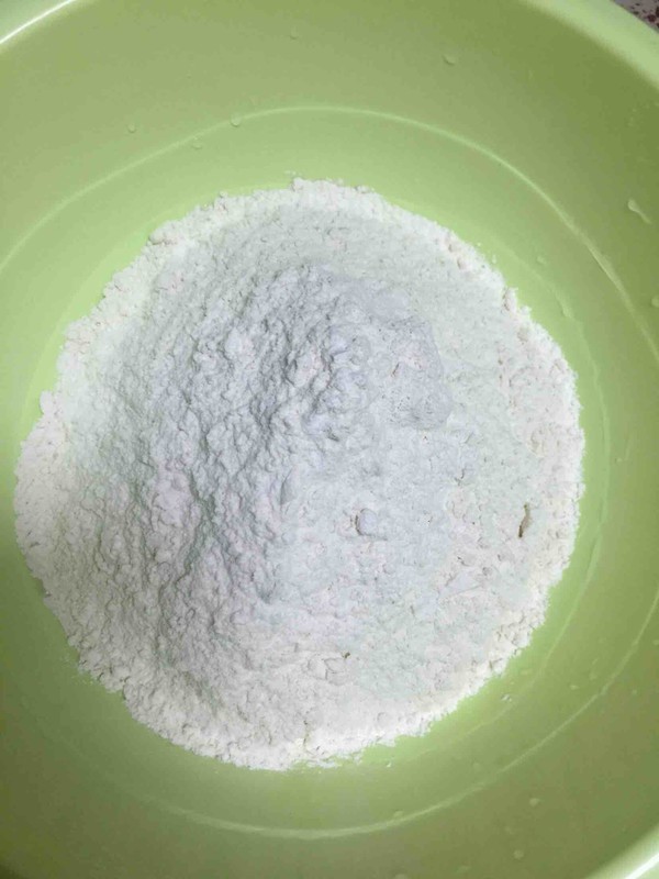 西葫芦烫面大蒸饺的做法步骤：1