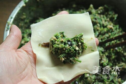 荠菜肉馄饨的做法步骤：7