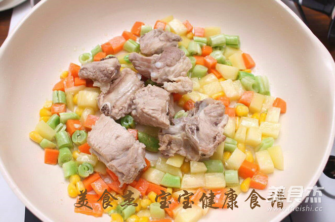 排骨时蔬焖饭  宝宝健康食谱的做法步骤：6