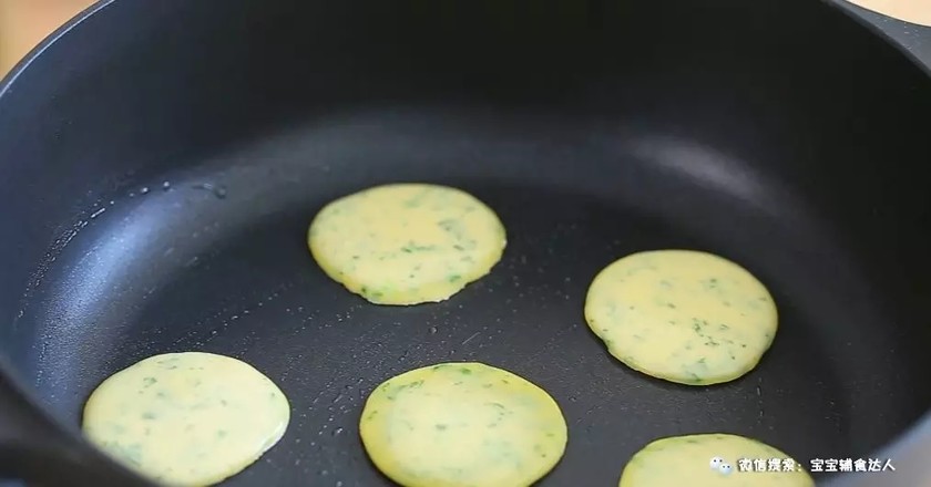 芹菜叶软饼 宝宝辅食食谱的做法步骤:8