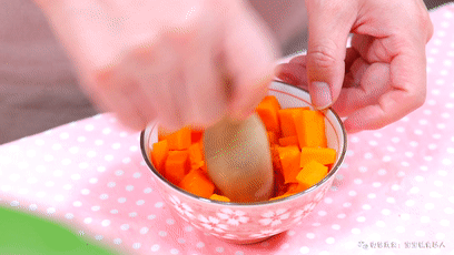 红薯紫菜卷 宝宝辅食食谱的做法步骤:4