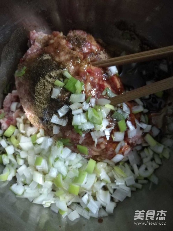 芹菜猪肉馅饺子的做法步骤：9