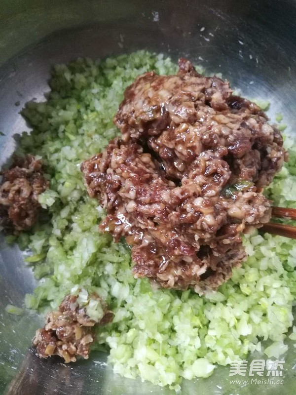 芹菜猪肉馅饺子的做法步骤:9
