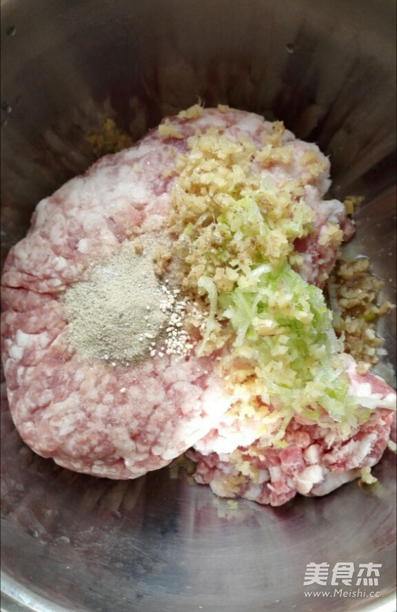 红烧狮子头的做法步骤:3