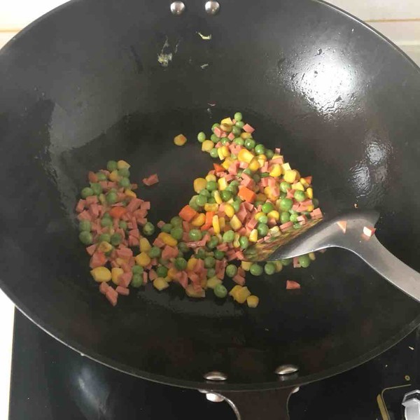 什锦蛋炒饭的做法步骤：5