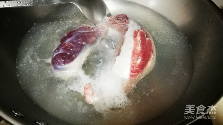 五香牛肉的做法步骤：2