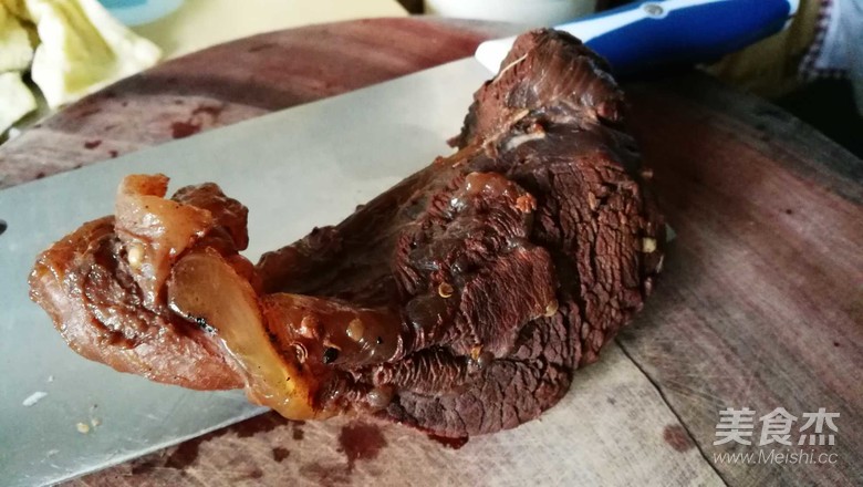 五香牛肉的做法步骤：4