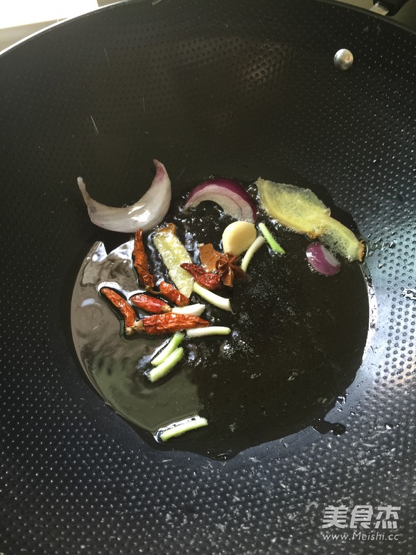 土豆烧鸡块的做法步骤：4