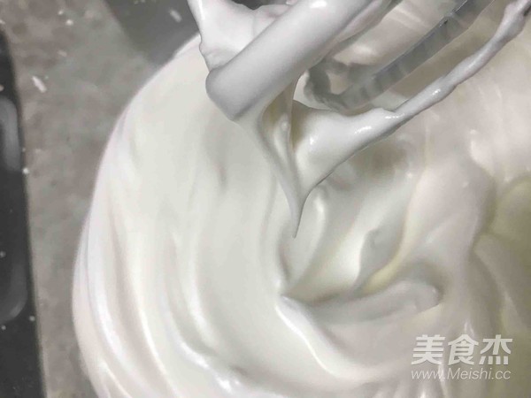 抹茶戚风蛋糕的做法步骤:2