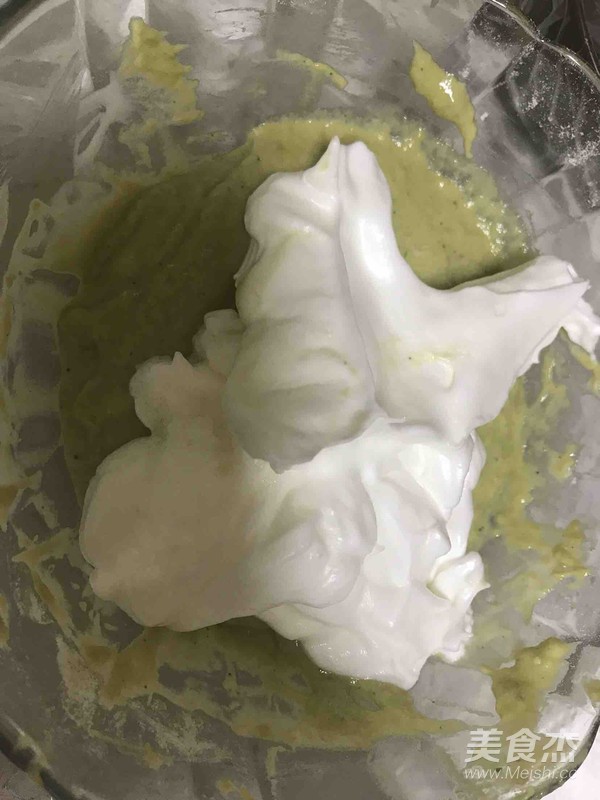 抹茶戚风蛋糕的做法步骤:6