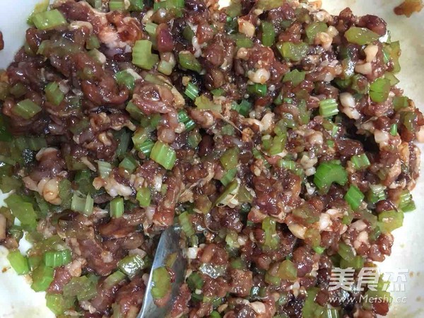 芹菜水饺的做法步骤：5