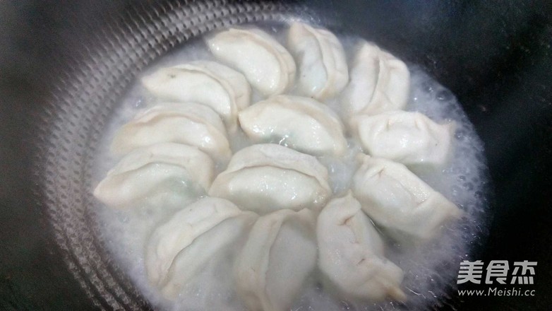 煎三鲜馅饺子的做法步骤:12