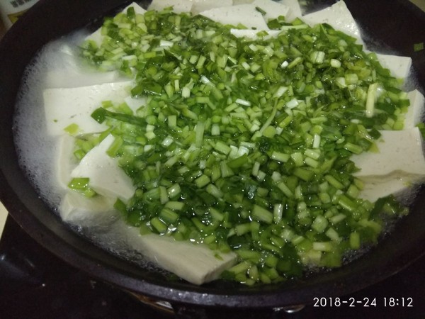 韭菜豆腐汤的做法步骤：3