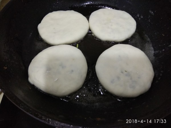 素三鲜馅饼的做法步骤：11