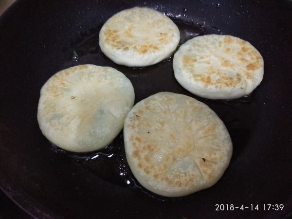素三鲜馅饼的做法步骤：12