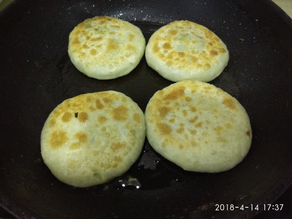 素三鲜馅饼的做法步骤：13