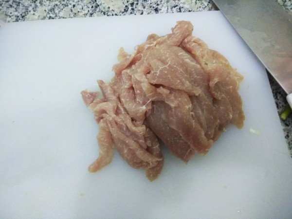 锅包肉的做法步骤：1