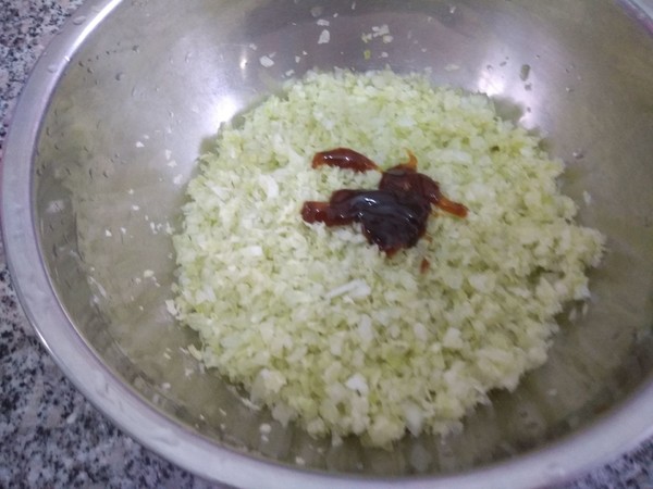 白菜素馅水饺的做法步骤：2