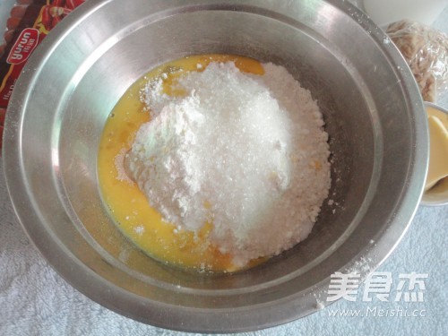 肉松热狗肠面包的做法步骤：1