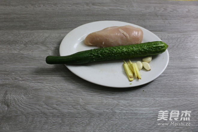黄瓜炒鸡胸-减肥期做法的做法步骤：1