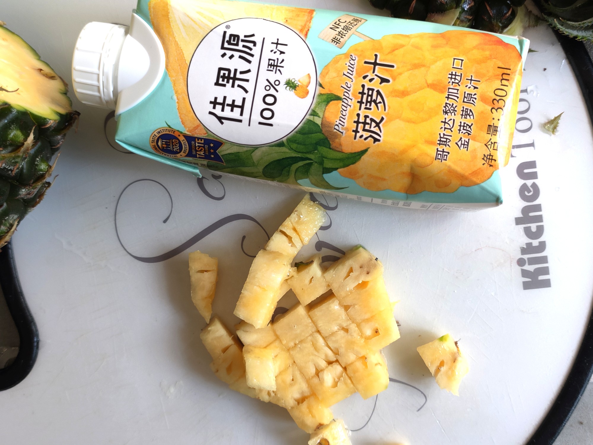 夏天必备的简易菠萝啤酒饮的做法步骤：3