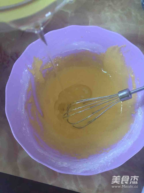 电饭煲版戚风蛋糕的做法步骤:5