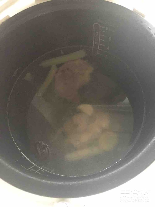牛肉泡馍的做法步骤：1
