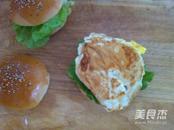 鸡蛋沙拉汉堡的做法步骤:11