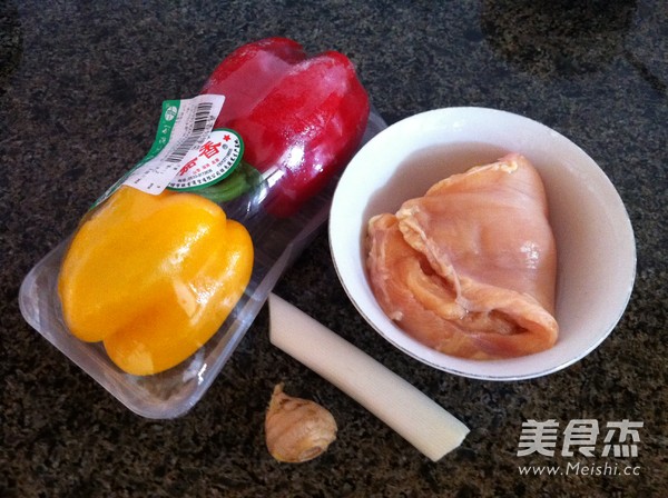 宫保鸡丁的做法步骤：1