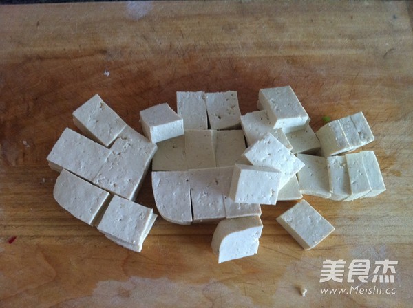青椒圆葱烧豆腐的做法步骤:2