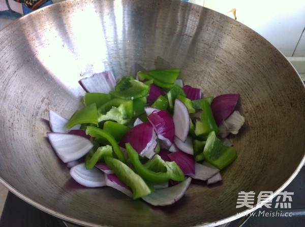 青椒圆葱烧豆腐的做法步骤:6