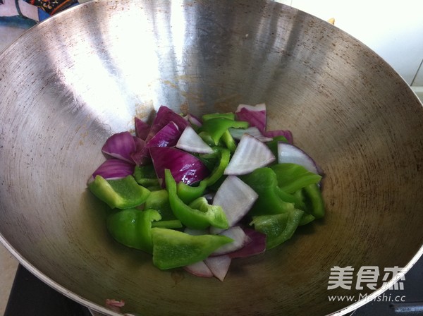 青椒圆葱烧豆腐的做法步骤:7
