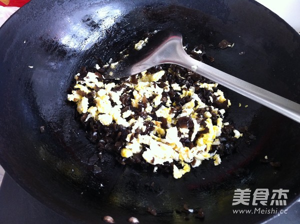 白菜鸡蛋发面油煎包的做法步骤:5
