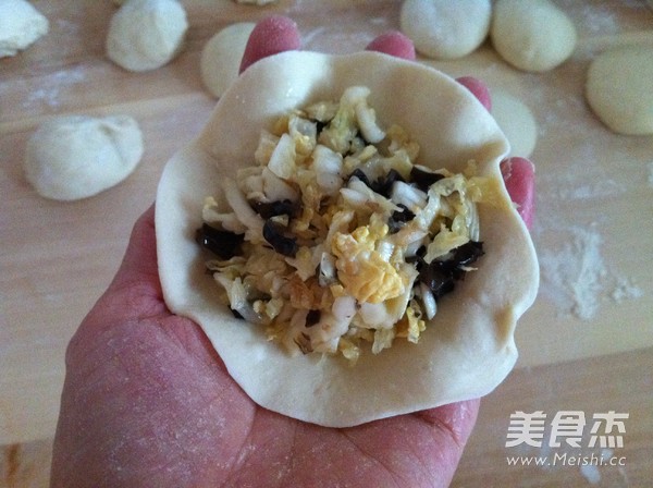 白菜鸡蛋发面油煎包的做法步骤:11