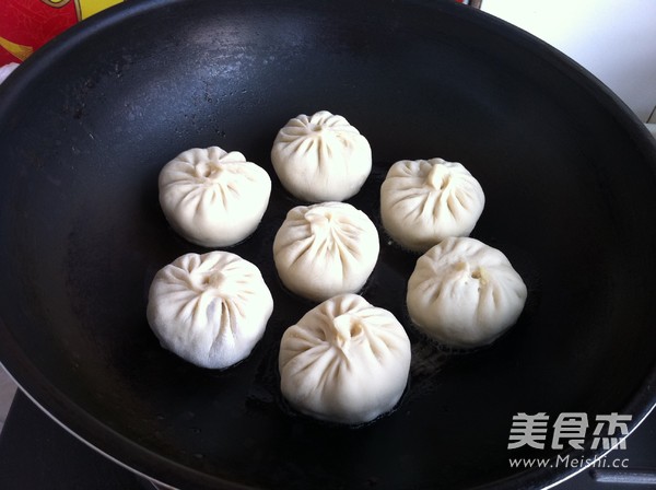 白菜鸡蛋发面油煎包的做法步骤:14