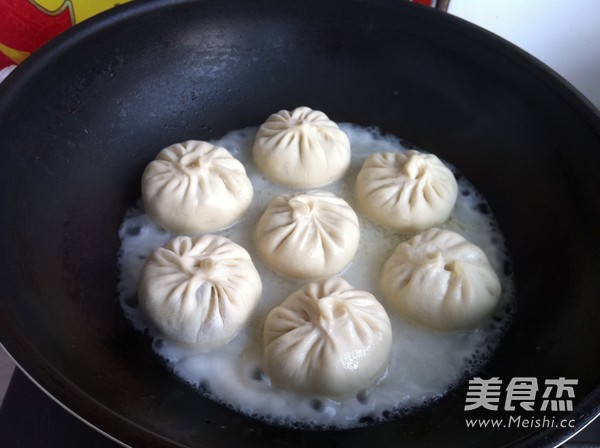 白菜鸡蛋发面油煎包的做法步骤:15