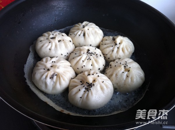白菜鸡蛋发面油煎包的做法步骤:17