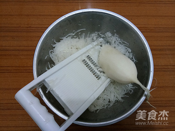 牛肉白萝卜蒸饺的做法步骤:4