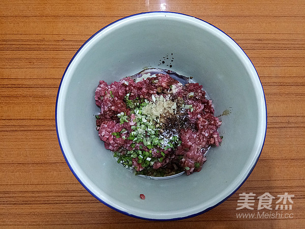 牛肉白萝卜蒸饺的做法步骤:6