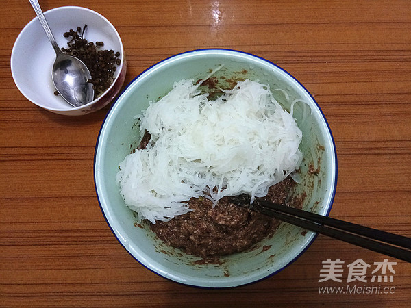 牛肉白萝卜蒸饺的做法步骤:9