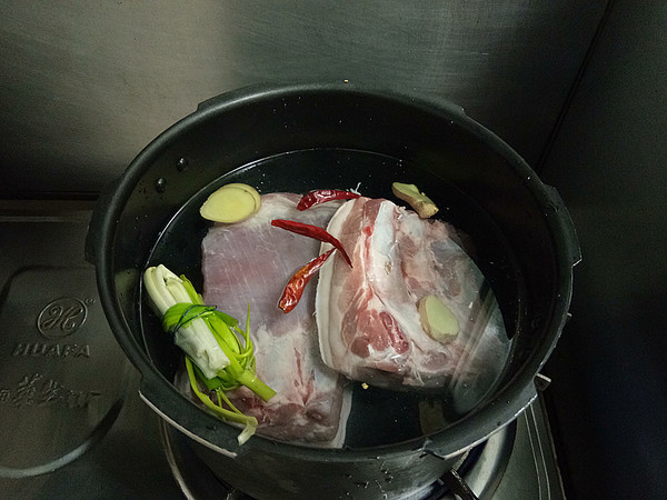 梅菜扣肉的做法步骤:2