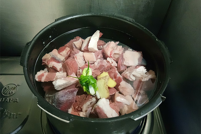 土豆烩牛肉的做法步骤：4