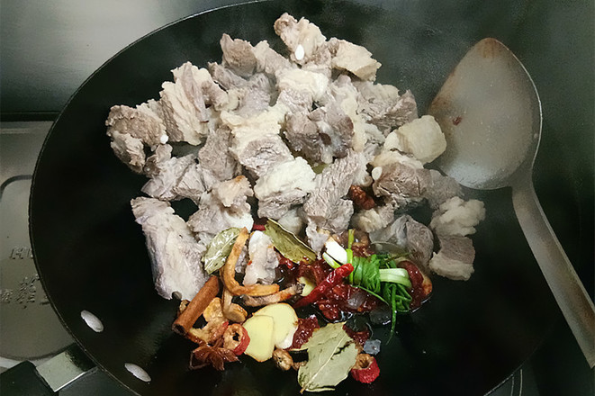 土豆烩牛肉的做法步骤：7