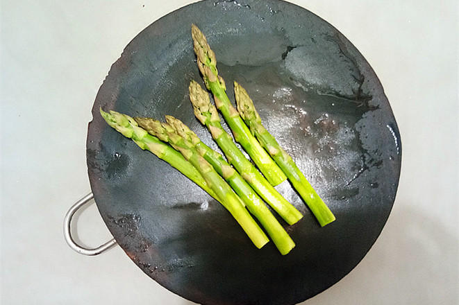 鸡肉芦笋卷的做法步骤：2