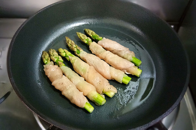 鸡肉芦笋卷的做法步骤：8