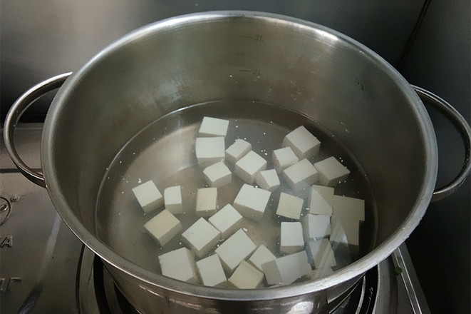 菌菇豆腐瘦肉汤的做法步骤:4