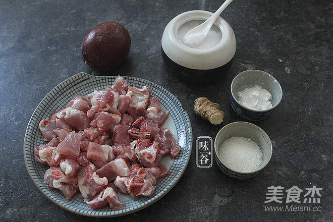 百香果蒸排骨的做法步骤：1