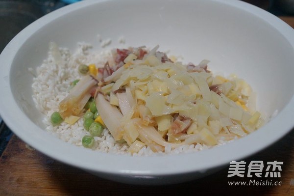 竹筒腊味蒸饭的做法步骤:7